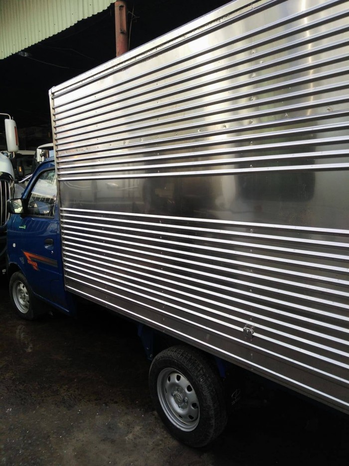 Xe Dongben 700kg thùng kín, màu xanh, trả góp 80%, giá cực rẻ