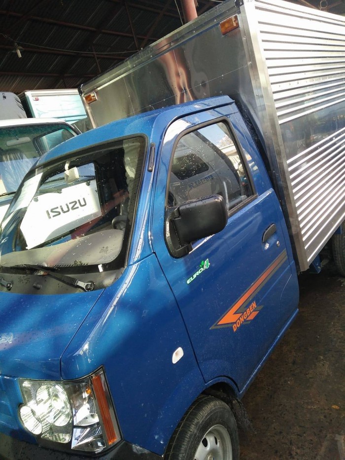 Xe Dongben 700kg thùng kín, màu xanh, trả góp 80%, giá cực rẻ