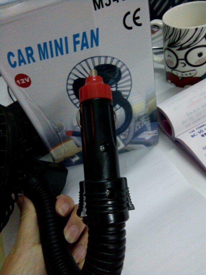 Quạt gió mini cho xe hơi sử dụng nguồn 12V