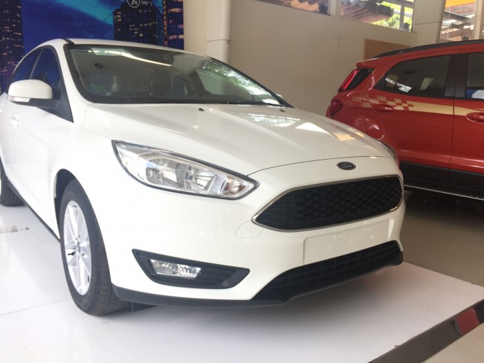 *Bán xe Ford* Xe Ford Focus mới 100%, đủ màu, giao xe ngay, hỗ trợ vay ngân hàng.