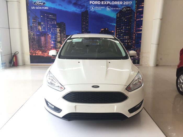 *Bán xe Ford* Xe Ford Focus mới 100%, đủ màu, giao xe ngay, hỗ trợ vay ngân hàng.