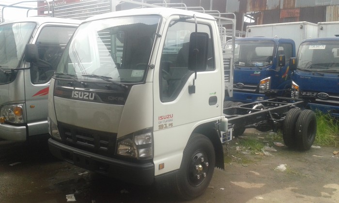 Xe tải Isuzu 2t2 màu trắng xe có sẵn giao ngay