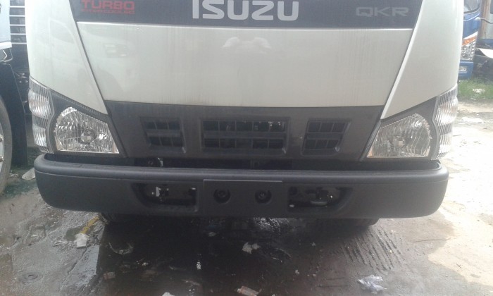 Xe tải Isuzu 2t2 màu trắng xe có sẵn giao ngay