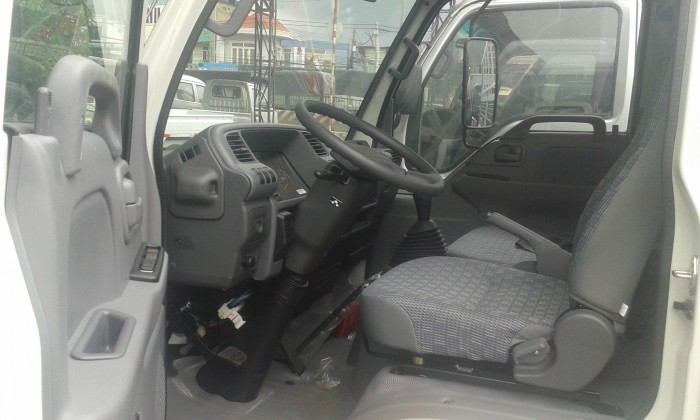 Xe tải Isuzu 2t2 màu trắng xe có sẵn giao ngay