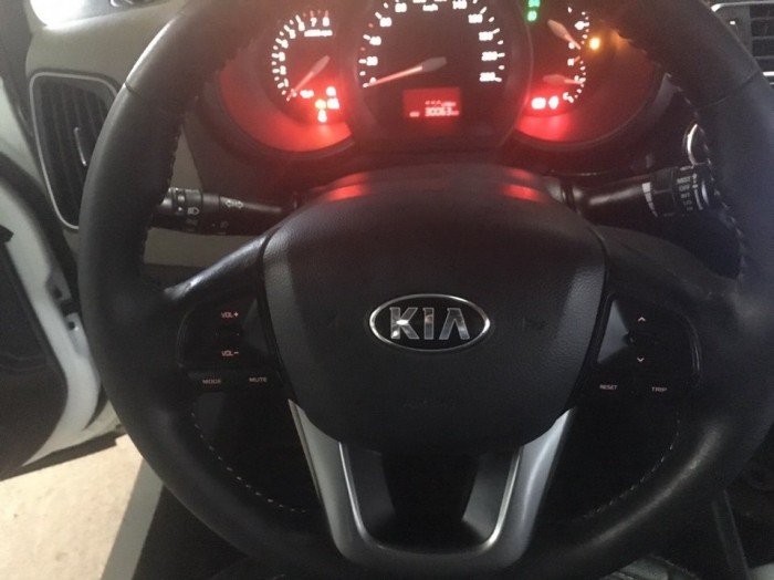 Bán Kia Rio 1.4MT 2014 bstp màu trắng xe nhập