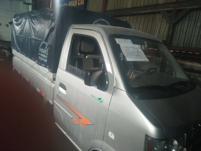 Xe tải nhỏ Dongben màu bạc 810kg, hỗ trợ trả góp 80%, giá cực rẻ