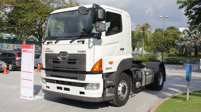 Xe đầu kéo hino 1 cầu series 700 SH1EEVA giá rẻ, chất lượng tốt
