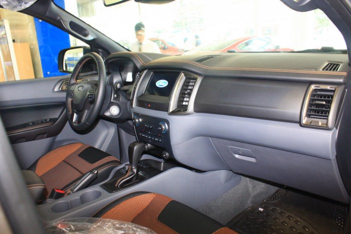 Khuyến mãi mua xe Ford Ranger 2019, giao xe trong 30 ngày