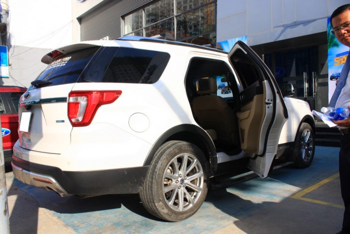 Khuyến mãi mua xe Ford Explorer 2019, giao xe trong 30 ngày.