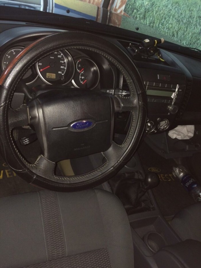 Bán Ford Everest  2.5MT 2013 máy dầu bstp màu đen