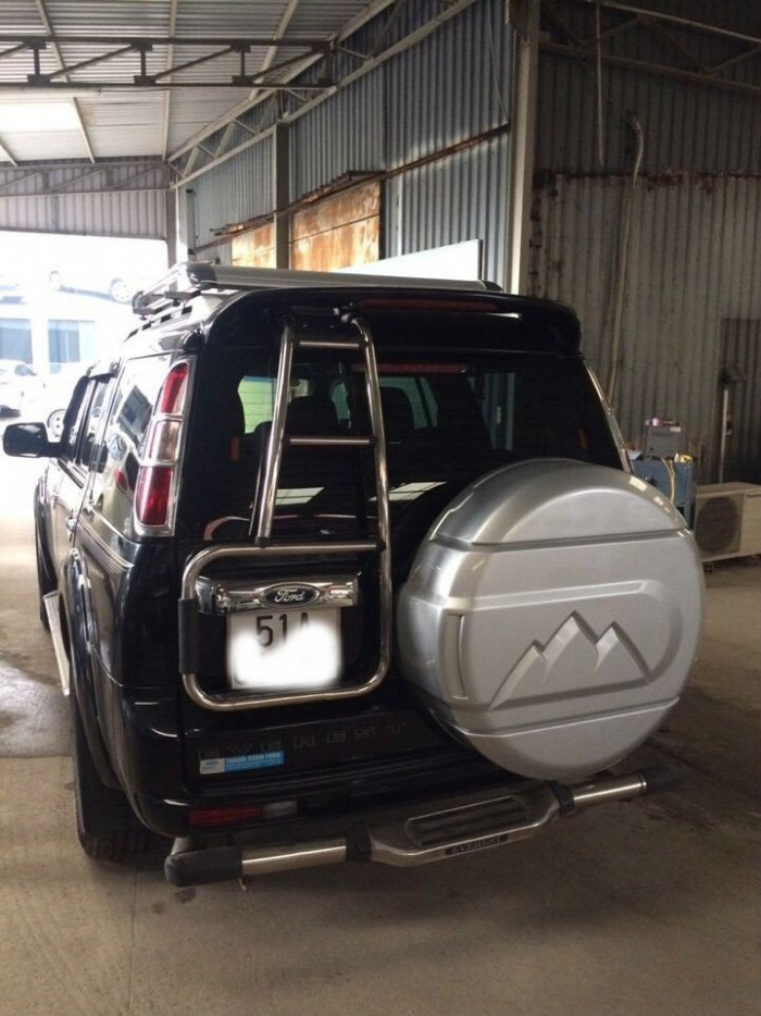 Bán Ford Everest  2.5MT 2013 máy dầu bstp màu đen