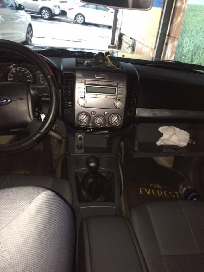 Bán Ford Everest  2.5MT 2013 máy dầu bstp màu đen