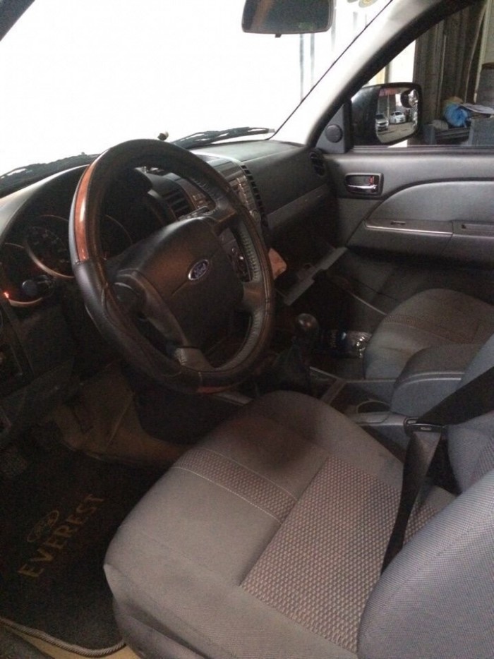 Bán Ford Everest  2.5MT 2013 máy dầu bstp màu đen
