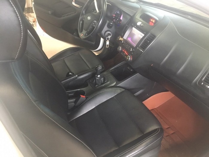 Bán Kia K3 1.6MT 2015 BSTP màu trắng cực đẹp