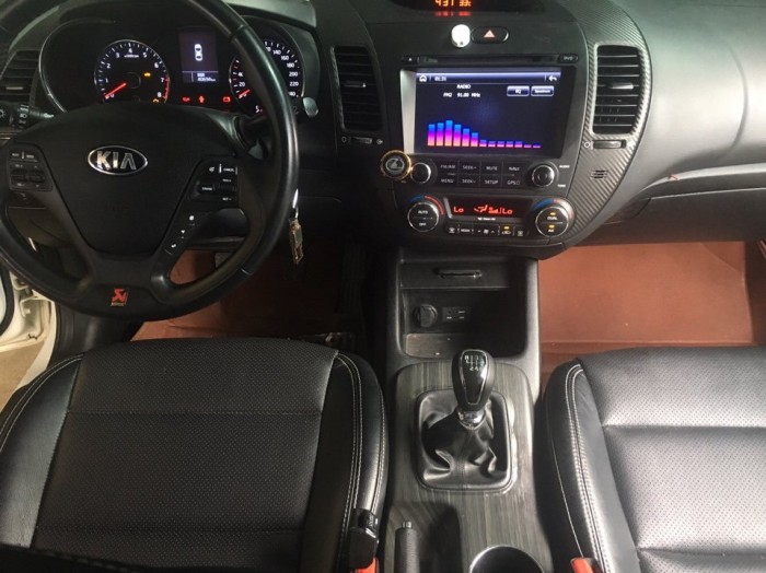 Bán Kia K3 1.6MT 2015 BSTP màu trắng cực đẹp