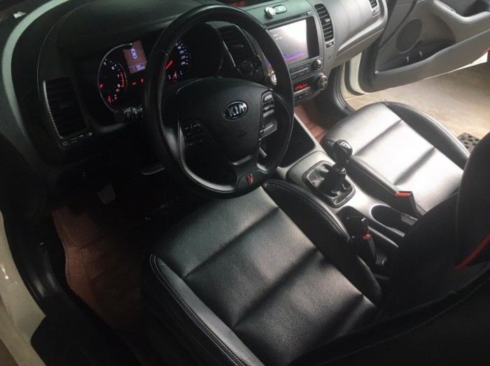 Bán Kia K3 1.6MT 2015 BSTP màu trắng cực đẹp