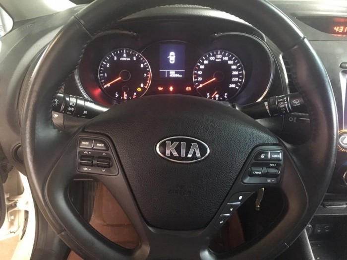 Bán Kia K3 1.6MT 2015 BSTP màu trắng cực đẹp