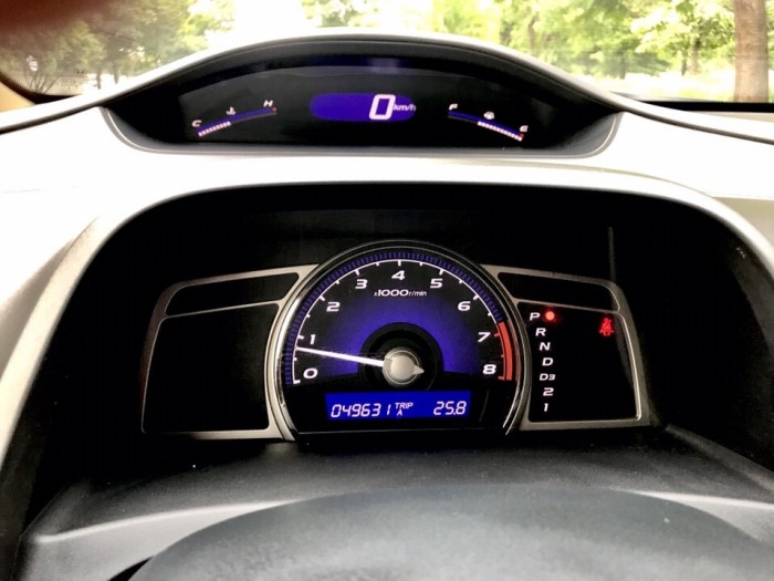 HOT - Bán Honda Civic 1.8AT đời 2012 màu bạc đẹp hiếm thấy