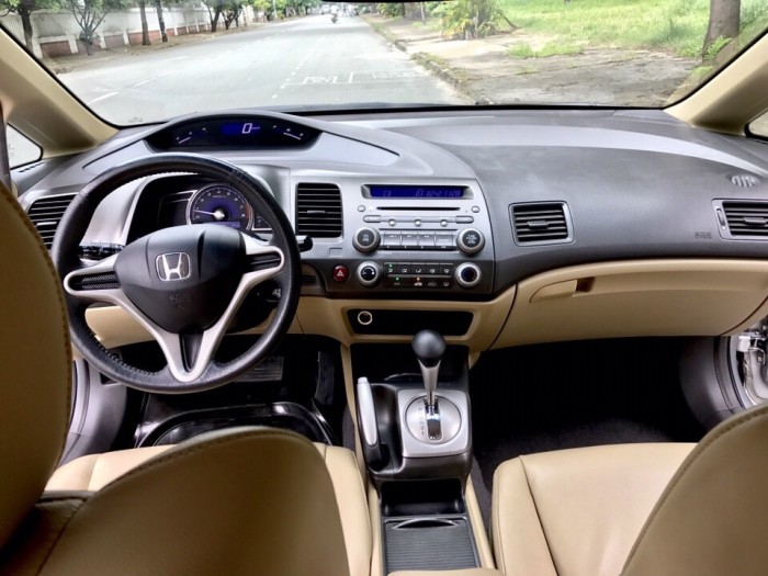 HOT - Bán Honda Civic 1.8AT đời 2012 màu bạc đẹp hiếm thấy