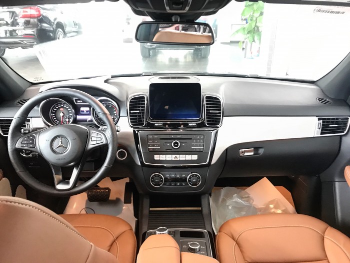 Bán Mercedes GLE400 2017 Đen/Nâu chạy lướt chính chủ giá cực tốt