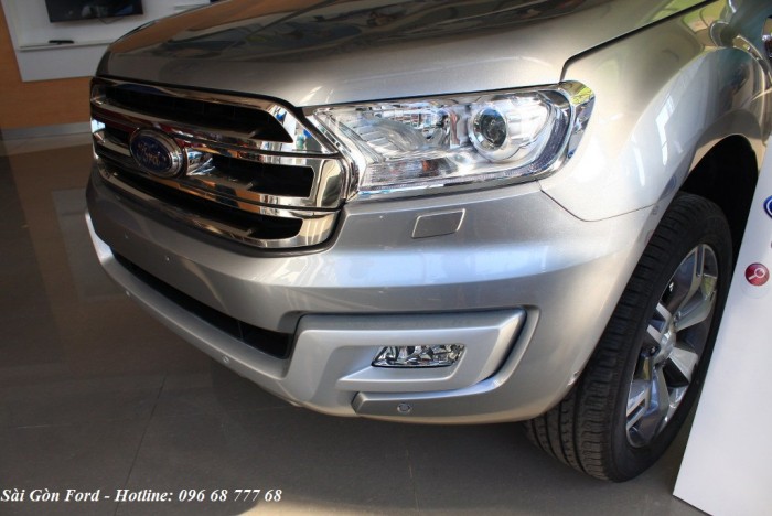 Khuyến mãi mua xe Ford Everest Trend 2019, số sàn, vay trả góp chỉ  200 triệu, giao xe trong tháng