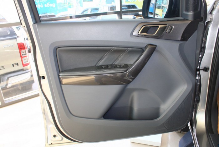 Khuyến mãi mua xe Ford Everest Trend 2019, số sàn, vay trả góp chỉ  200 triệu, giao xe trong tháng