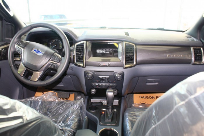 Khuyến mãi mua xe Ford Everest Trend 2019, số sàn, vay trả góp chỉ  200 triệu, giao xe trong tháng