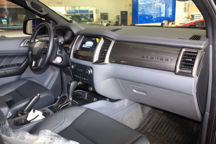 Khuyến mãi mua xe Ford Everest Trend 2019, số tự động, đủ màu, vay trả góp chỉ 200 triệu, giao xe trong 30 ngày