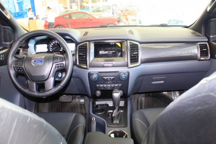 Khuyến mãi mua xe Ford Everest Trend 2019, số tự động, đủ màu, vay trả góp chỉ 200 triệu, giao xe trong 30 ngày
