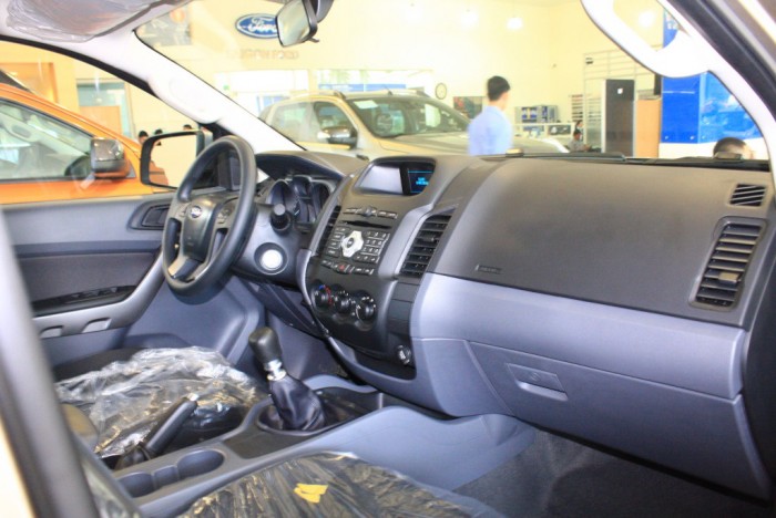 Khuyến mãi mua xe Ford Ranger XLS, số tự động, vay trả góp chỉ 150 triệu, giao xe trong 30 ngày