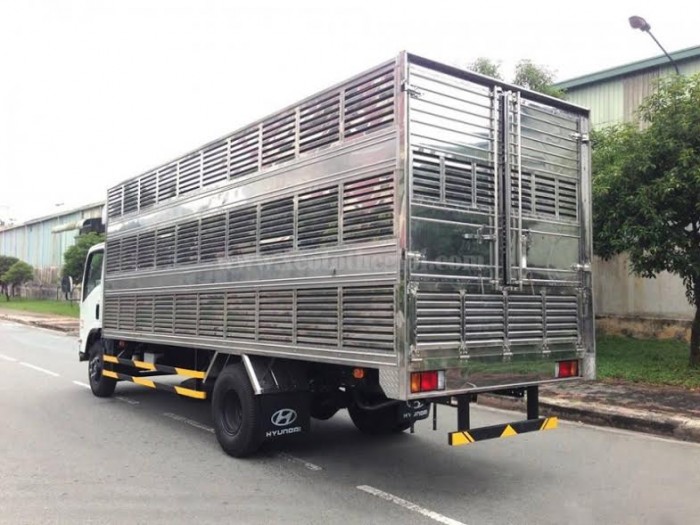 Bán trả góp Xe tải ISUZU NQR75M-4Tấn Chở Gà Sàn Thùng dài 6,1M SX 2017. Trả trước 200TR