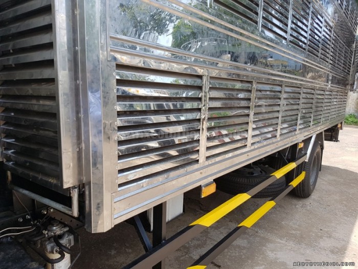 Bán trả góp Xe tải ISUZU NQR75M-4Tấn Chở Gà Sàn Thùng dài 6,1M SX 2017. Trả trước 200TR