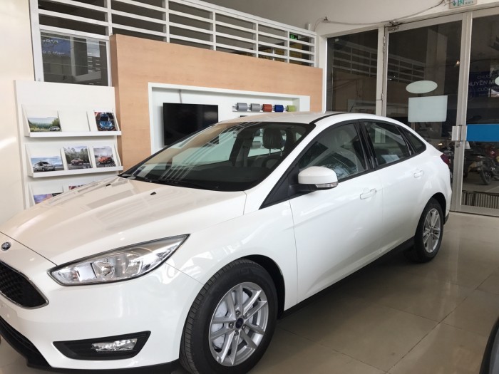 Khuyến mãi mua xe Ford Focus Trend, 4 cửa, số tự động, vay trả góp chỉ 150 triệu, giao xe trong 30 ngày