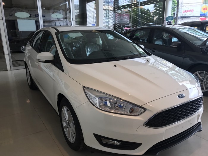 Khuyến mãi mua xe Ford Focus Trend, 4 cửa, số tự động, vay trả góp chỉ 150 triệu, giao xe trong 30 ngày