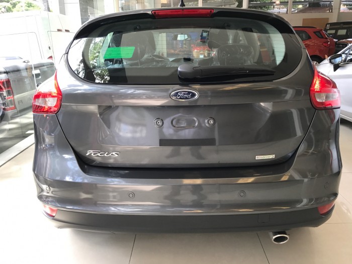 Khuyến mãi mua xe Ford Focus Trend, 5 cửa, số tự động, vay trả góp chỉ 150 triệu, giao xe trong 30 ngày.