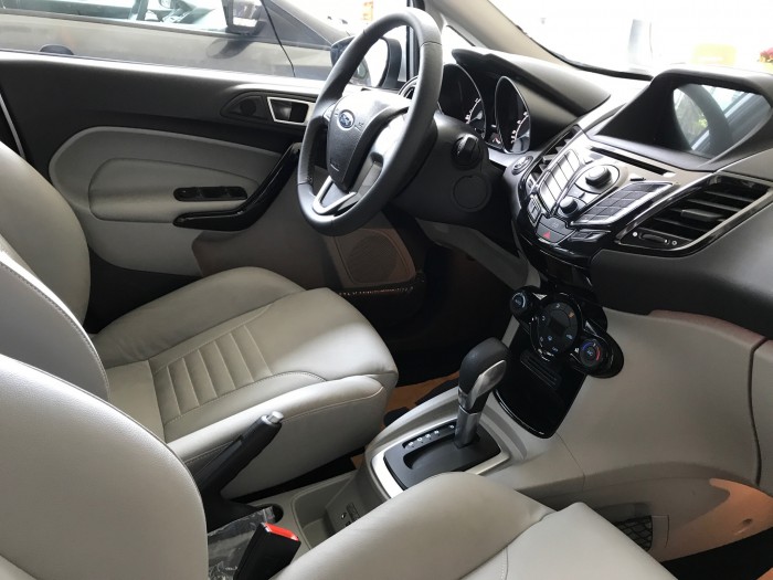 Khuyến mãi mua xe Ford Fiesta Ecoboost 2019, số tự động, vay trả góp chỉ 100 triệu, giao xe trong 30 ngày.