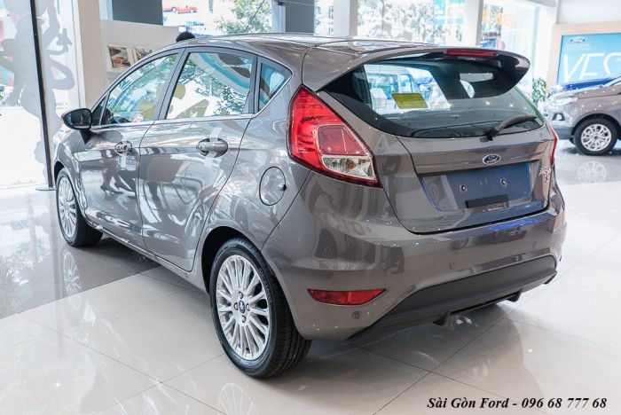 Khuyến mãi mua xe Ford Fiesta Sport 2019, số tự động, vay trả góp chỉ 100 triệu, giao xe trong tháng