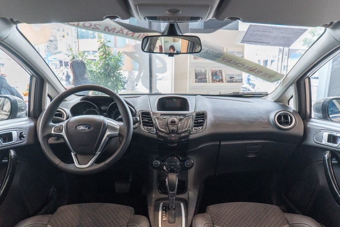Khuyến mãi mua xe Ford Fiesta Sport 2019, số tự động, vay trả góp chỉ 100 triệu, giao xe trong tháng