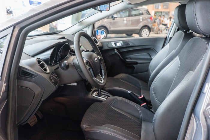 Khuyến mãi mua xe Ford Fiesta Sport 2019, số tự động, vay trả góp chỉ 100 triệu, giao xe trong tháng