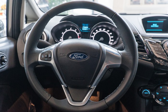 Khuyến mãi mua xe Ford Fiesta Sport 2019, số tự động, vay trả góp chỉ 100 triệu, giao xe trong tháng