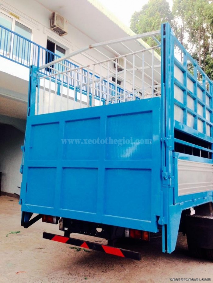 Giá Xe tải ISUZU FVR34Q-7Tấn Chở Gia Súc Thùng dài 7,5M. Lô mới về, Giá gốc, Giao ngay