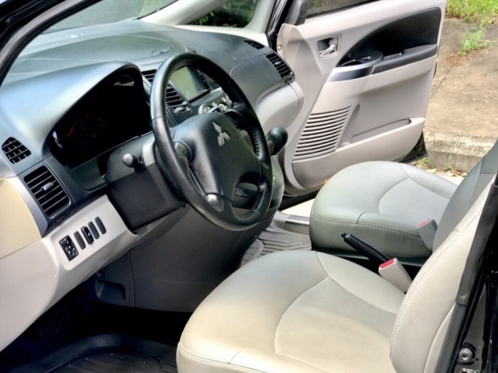 Bán Mitsubishi Grandis màu đen cuối 12/2007 cực đẹp - HOT