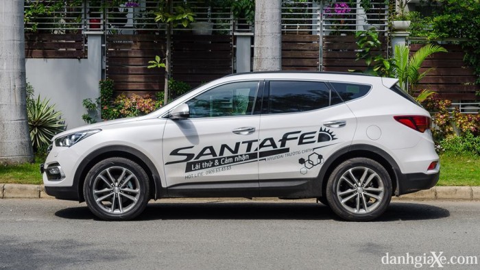 xe Hyundai Santafe 2017