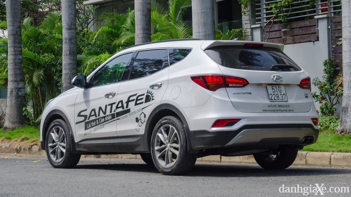 xe Hyundai Santafe 2017