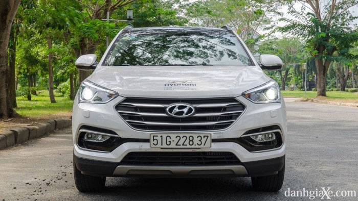 xe Hyundai Santafe 2017