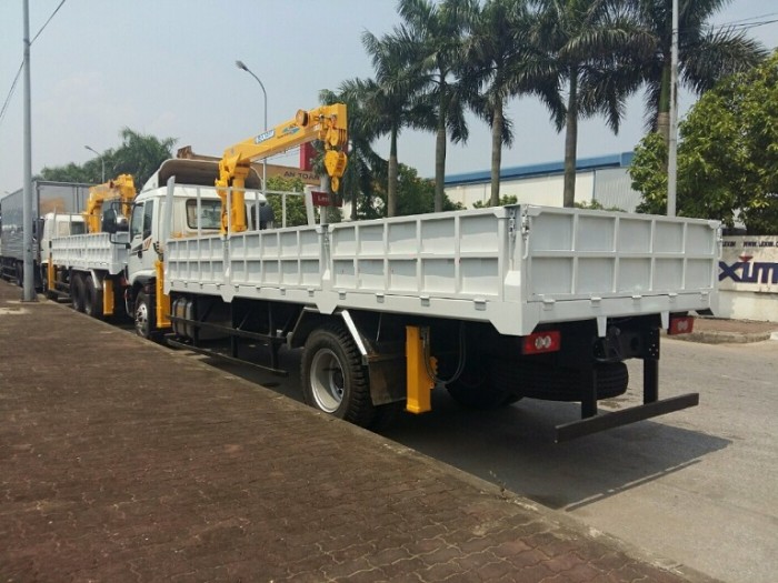 Xe cẩu tự hành Thaco Auman C160 gắn cẩu 5 tấn