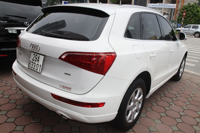 Audi Q5 2.0 sản xuất 2010. Xe nhập khẩu nguyên chiếc, màu trắng, nội thất kem.