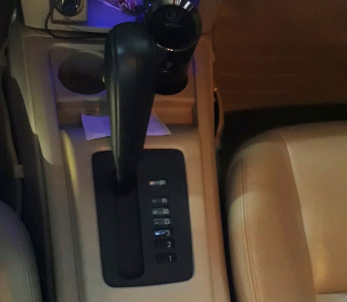 Cần bán chiếc xe Ford Everest Limited 2011 số tự động màu bạc