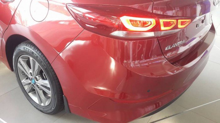 HyunDai Elantra Mẫu mới, đẹp, bền, tốc độ, vượt mọi địa hình nguy hiểm.