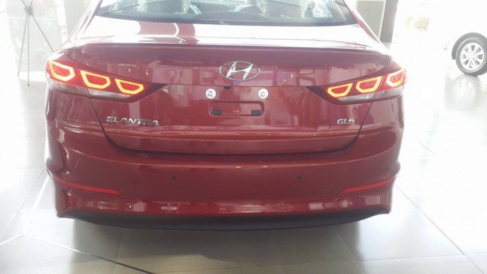 HyunDai Elantra Mẫu mới, đẹp, bền, tốc độ, vượt mọi địa hình nguy hiểm.